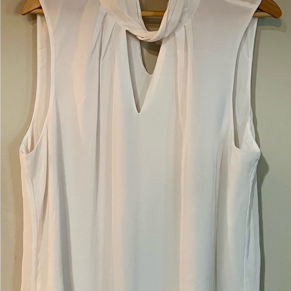 Perfect flowy top for the office.